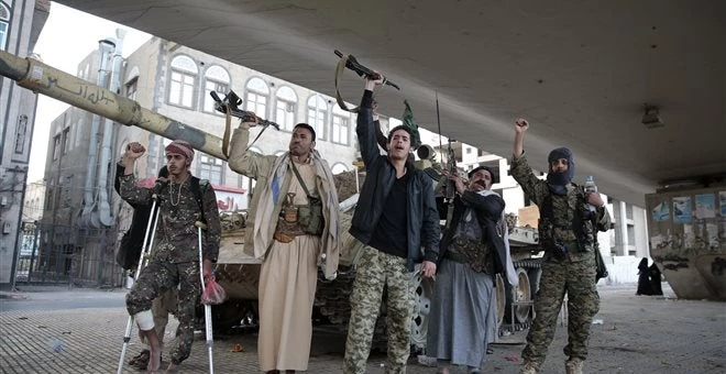 EKTAKTO! Oι φιλοϊρανοί Χούθι έπληξαν Σαουδαραβικό τάνκερ στην Ερυθρά θάλασσα